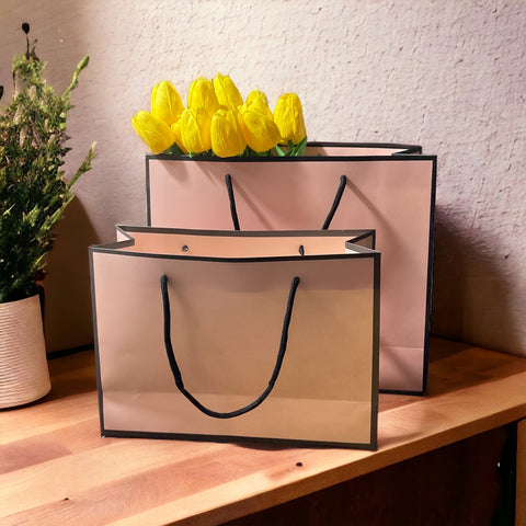 Paper gift bag with handle